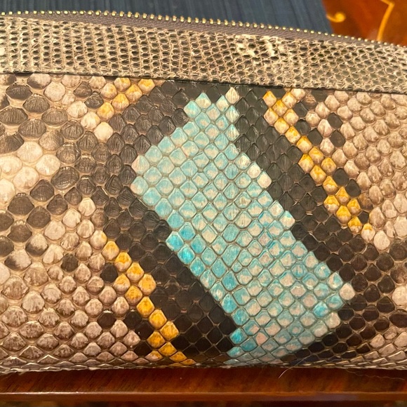 Gorgeous REAL python snake wallet. colors, one side yellow & the other blue - Picture 2 of 8